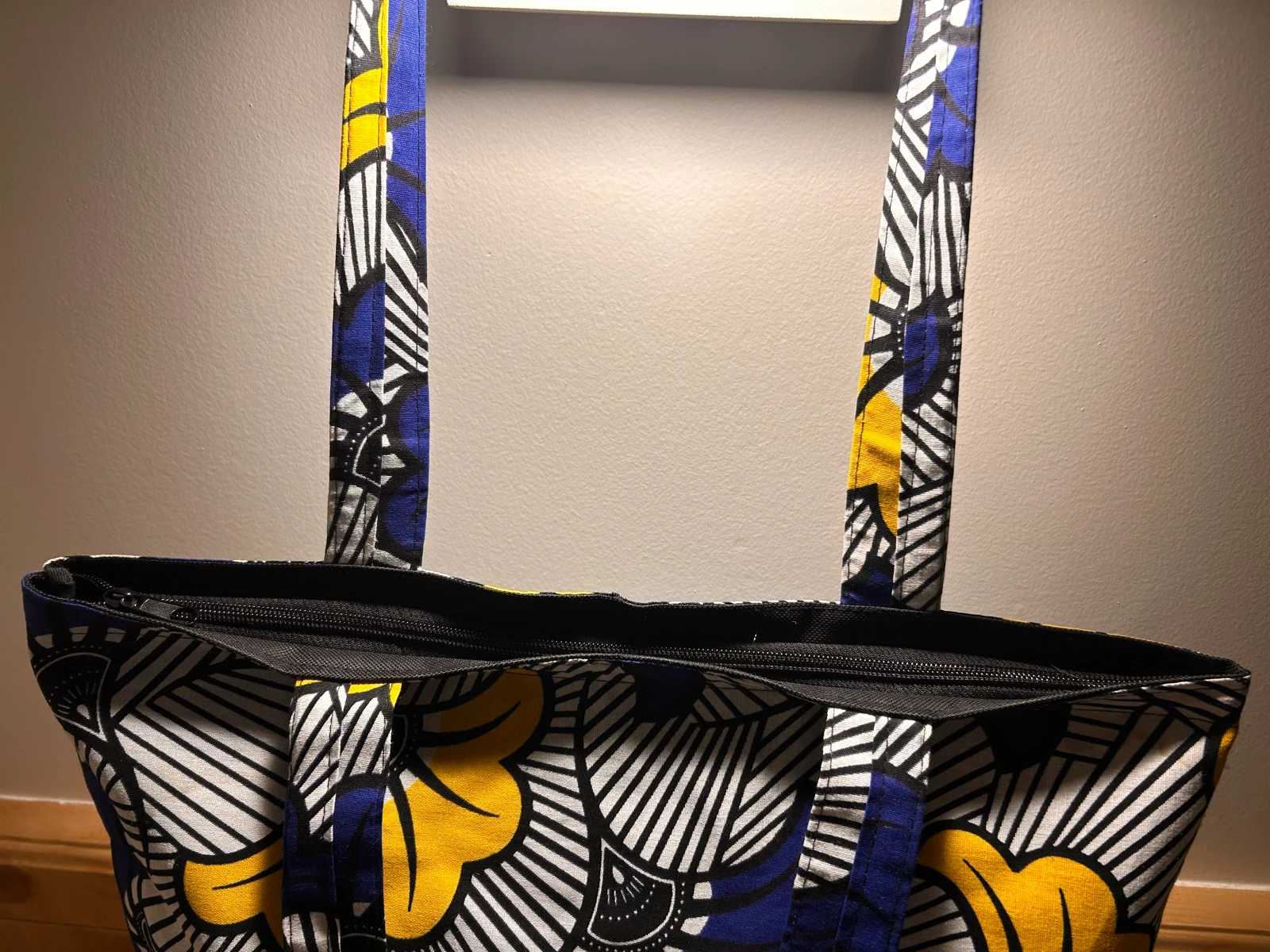 Blue wax fabric tote bag m– Handmade tote bag – Unique women’s bag – African bag – photo 4